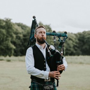 bagpipe player.jpg