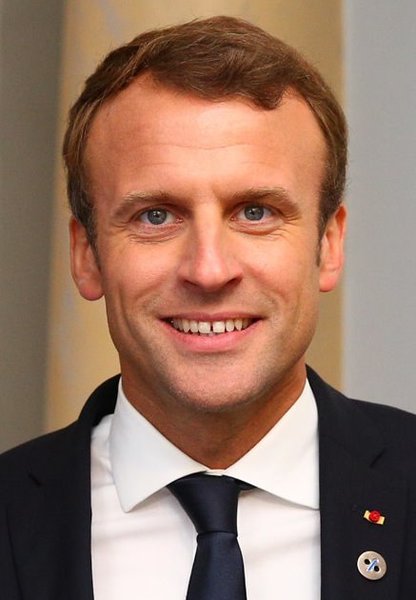 Emmanuel_Macron_in_Tallinn_Digital_Summit._Welcome_dinner_hosted_by_HE_Donald_Tusk._Handshake_(36669381364)_(cropped_2).jpg